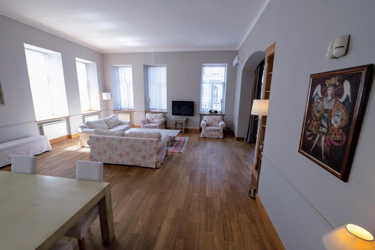 Great 144 Sq.M. Apartment In The Center Of Kiev Bagian luar foto