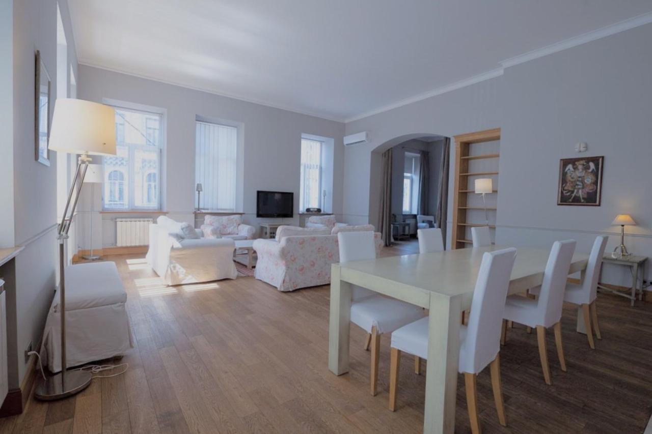 Great 144 Sq.M. Apartment In The Center Of Kiev Bagian luar foto